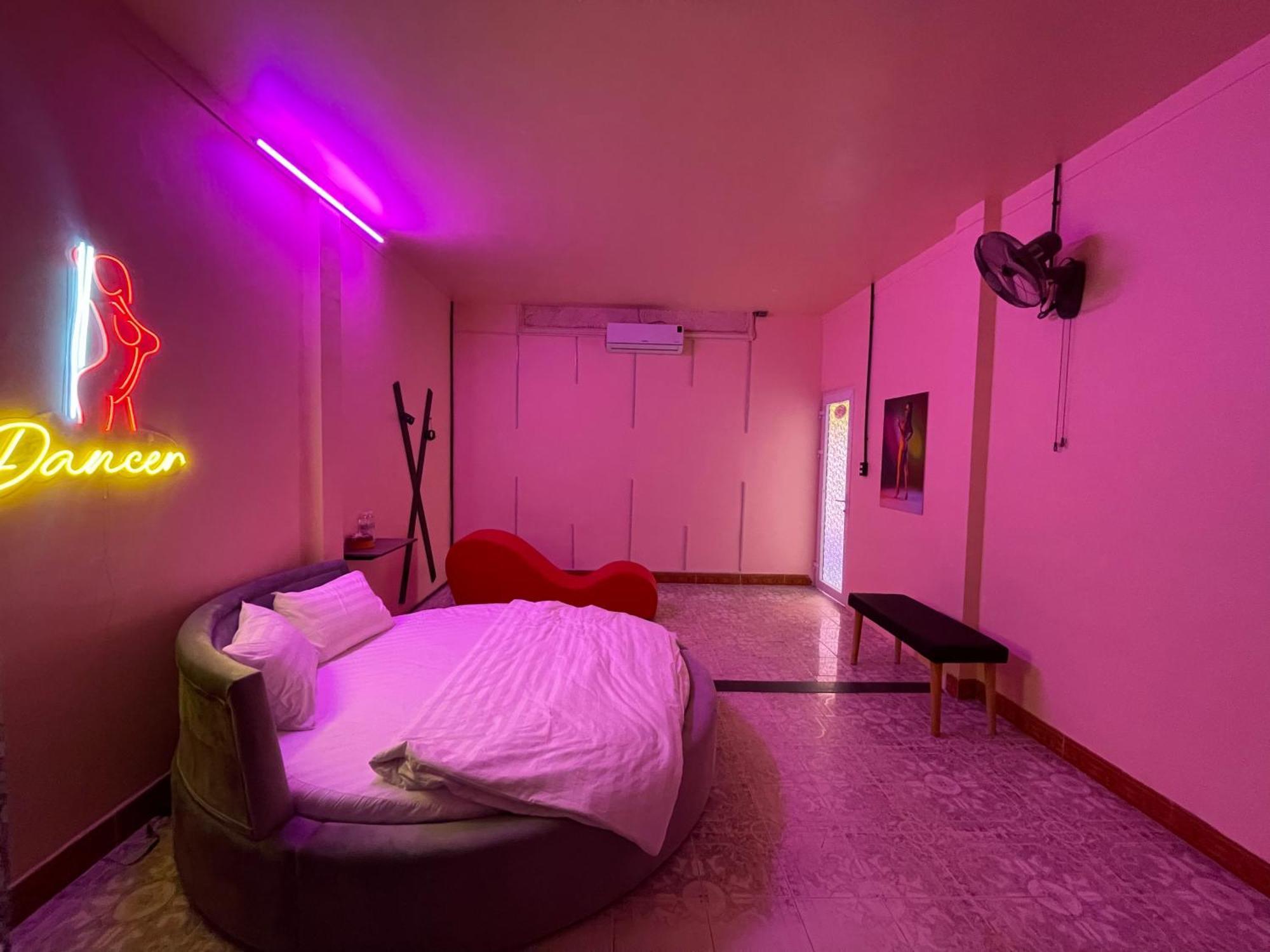 Couple Hotel - Khach San Tinh Yeu Buon Ko Sir Buitenkant foto